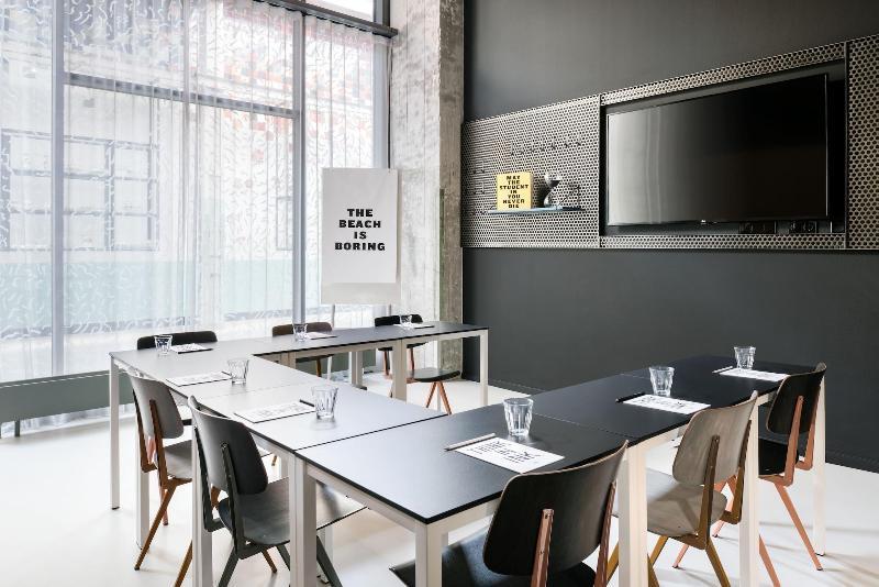Hotel The Social Hub Maastricht Esterno foto
