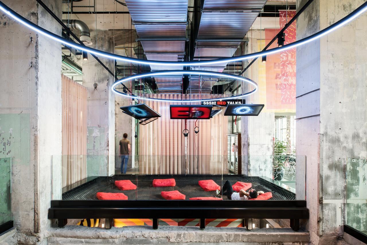 Hotel The Social Hub Maastricht Esterno foto